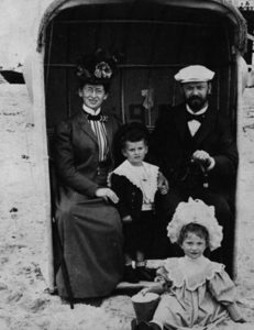 Blumenfeld family at the sea